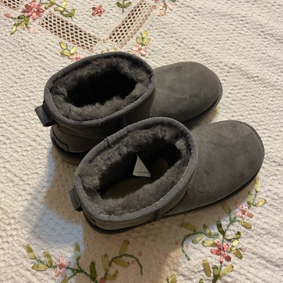 Ugg Ultra Mini - Grey - Picture 2 of 8